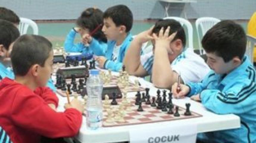 Satran&ccedil;&ccedil;ılar başarısını s&uuml;rd&uuml;r&uuml;yor