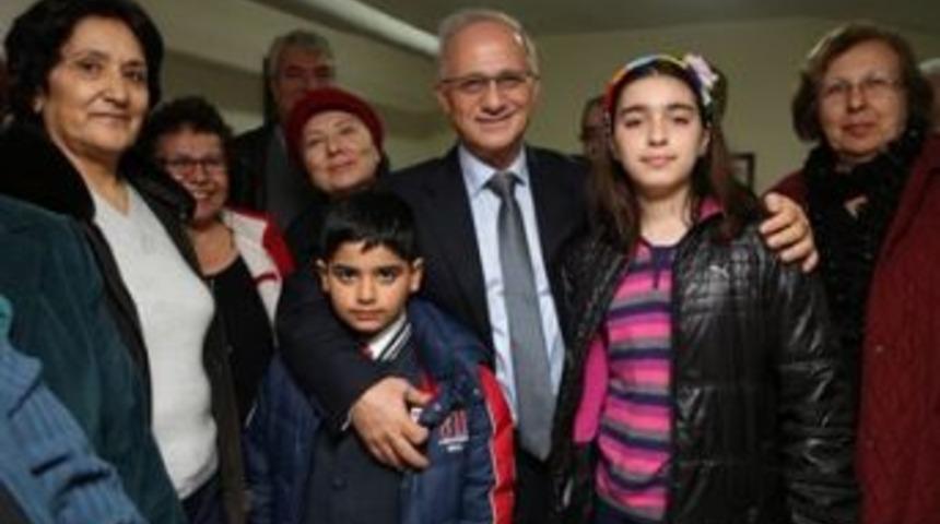 &ldquo;Ben politikacı değilim, hizmet&ccedil;iyim&rdquo;