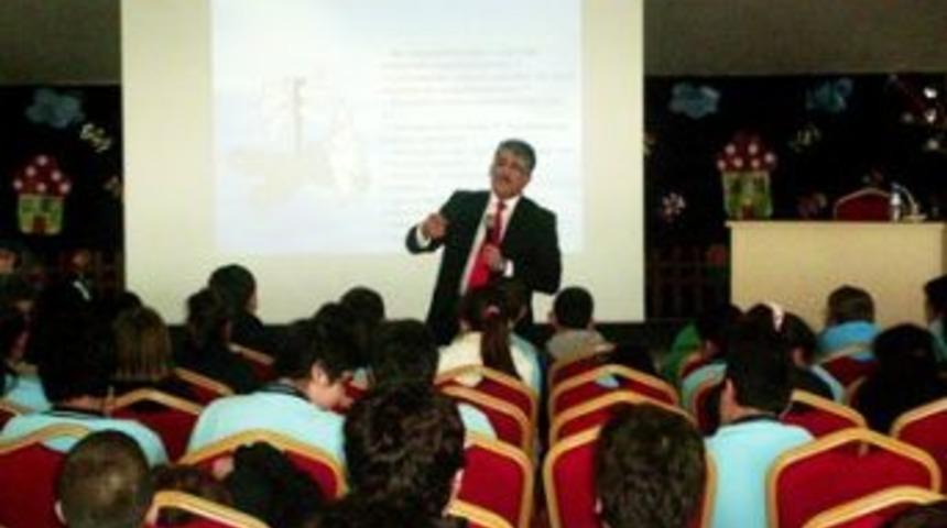 Meslek Se&ccedil;imi Konulu Seminer B&uuml;y&uuml;k İlgi Topladı