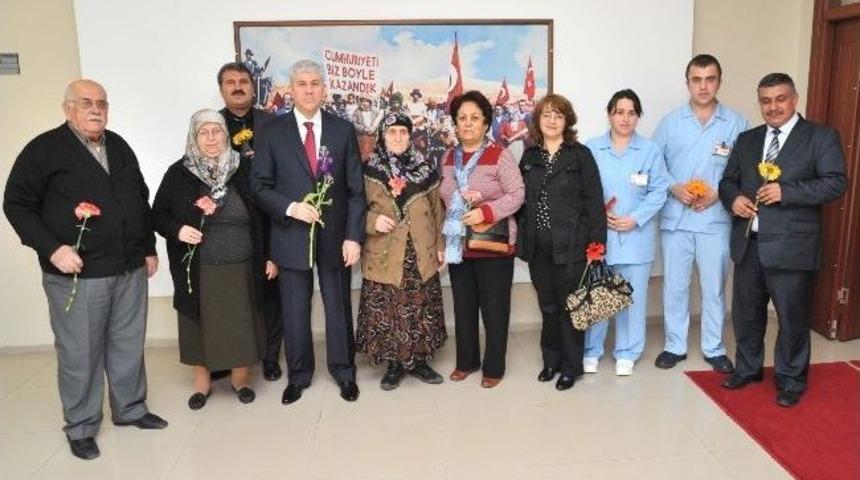 Huzurevi Sakinleri Vali Eren&rsquo;i Ziyaret Etti