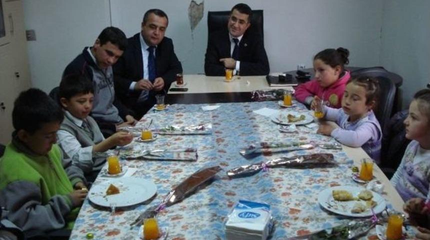 Kaymakam &Ccedil;ınar&rsquo;a &Ouml;ğrencilerden Teşekk&uuml;r Ziyareti