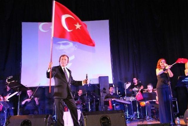 Erol Evgin, Çanakkale Kahramanları İçin Söyledi