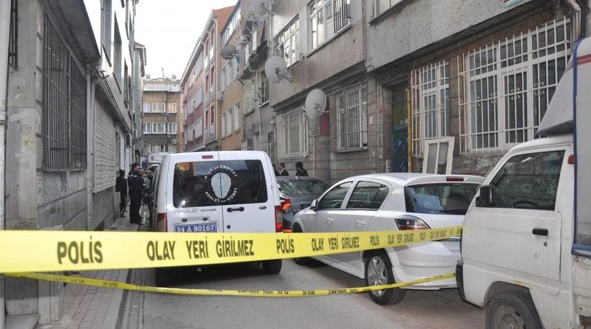 T&uuml;rkmen Uyruklu Gen&ccedil; Evinde Bı&ccedil;aklanarak &Ouml;ld&uuml;r&uuml;ld&uuml;