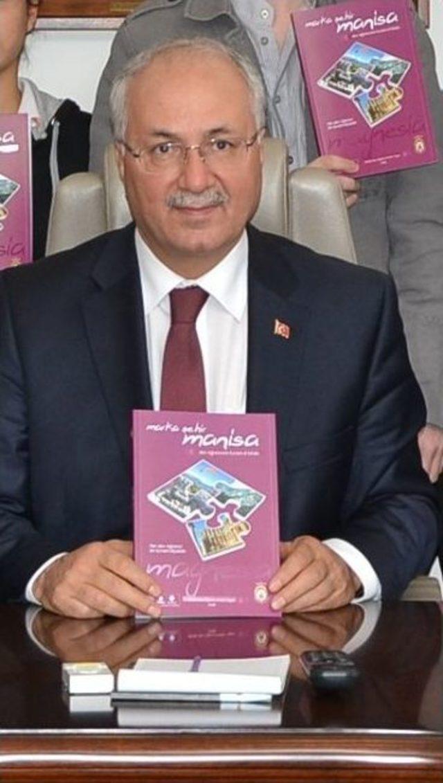 Dev &Ouml;ğrencilerin &lsquo;marka Şehir Manisa&rsquo; Kitabı Tanıtıldı 1