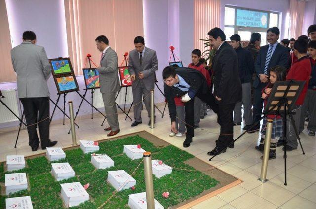 İbrahim Avcı Koleji nde Anlamlı &Ccedil;anakkale Sergisi 1