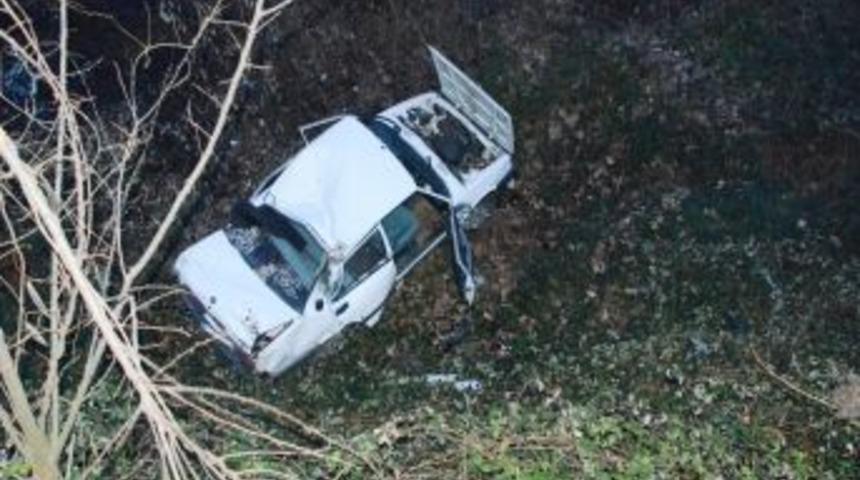 Direksiyon Hakimiyetini Kaybeden S&uuml;r&uuml;c&uuml; Şarampole Yuvarlandı: 1 &Ouml;l&uuml;