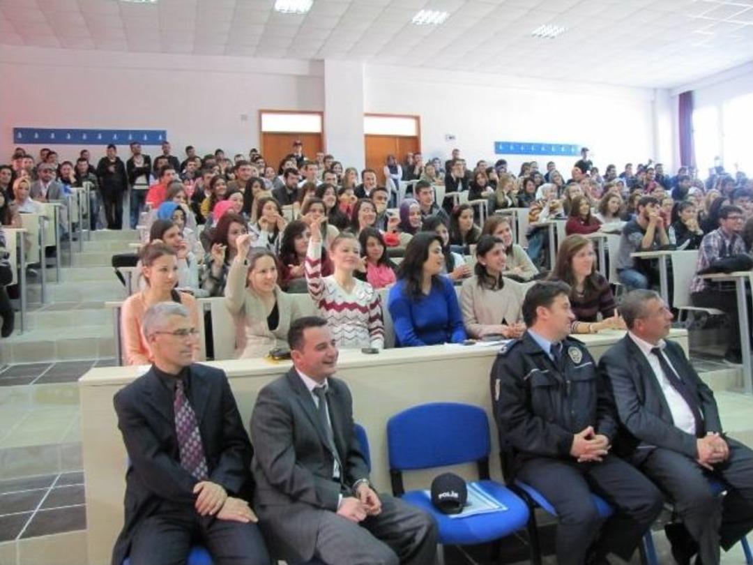 Vali &Ccedil;ift&ccedil;i, Hisarcık Myo &Ouml;ğrencileri İle Buluştu