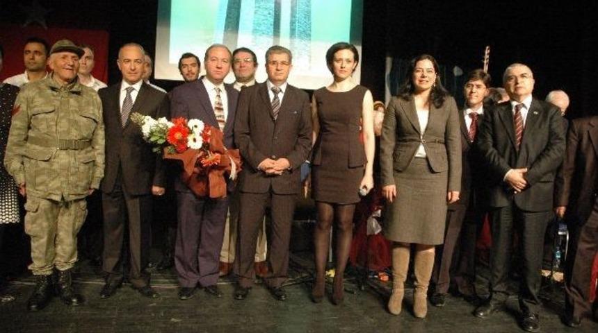 &Ccedil;anakkale Şehitleri D&uuml;zenlenen Gece İle Anıldı