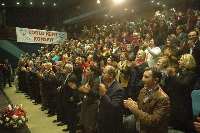&Ccedil;anakkale Şehitleri D&uuml;zenlenen Gece İle Anıldı 2