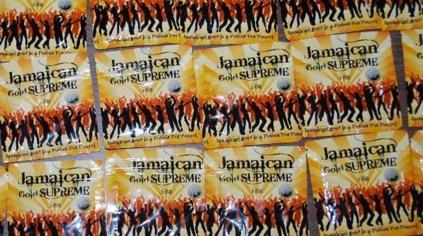 &Ccedil;orlu Kom Vites Altına Zulalanmış Bonzai Ele Ge&ccedil;irdi