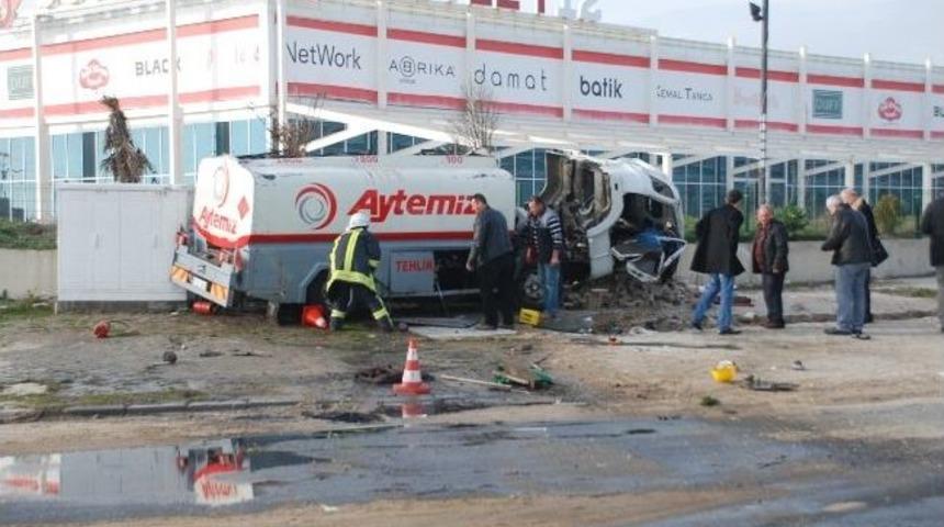 &Ccedil;orlu&rsquo;da Akaryakıt Tankeri Devrildi: 1 Yaralı