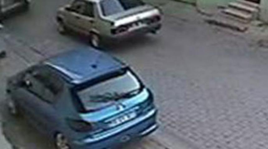 Kavgalı olduğu kişiyi otomobiliyle ezdi
