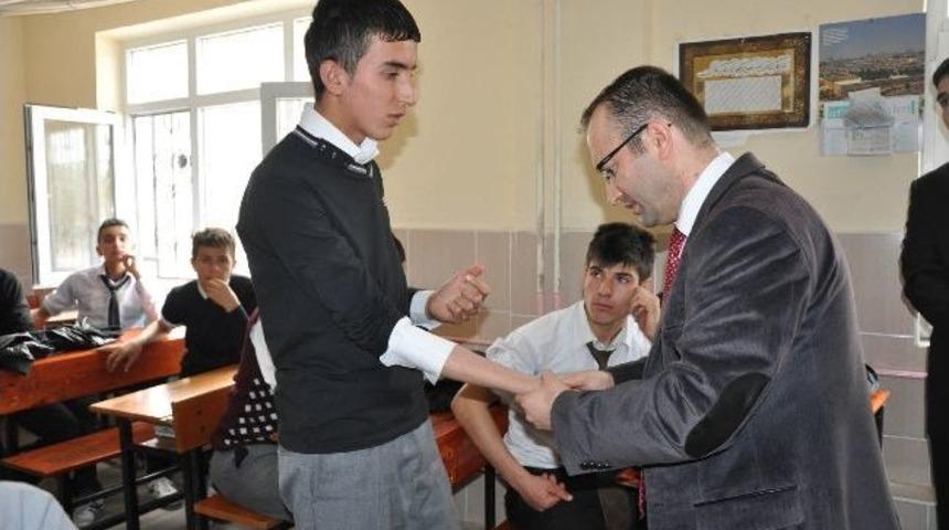 Bozok &Uuml;niversitesi Tıp Fak&uuml;ltesi Hastanesi Doktorları &Ccedil;ekerek İl&ccedil;esindeki Okullarda Sağlık Taraması Yaptı