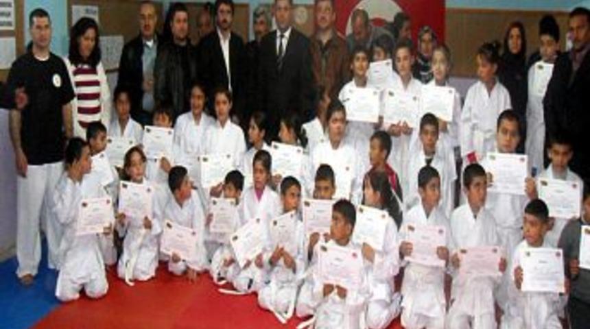 Minik Karateciler Terfi Sınavında Ter D&ouml;kt&uuml;