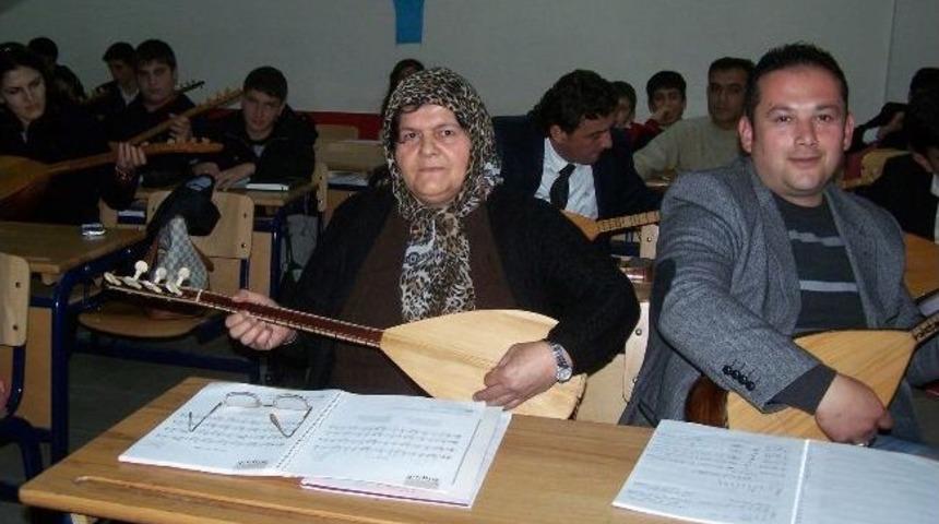 Korkuteli Halk Eğitim Merkezi Bağlama Kursu Açtı