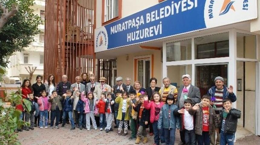 Muratpaşa&rsquo;nın Minik &Ouml;ğrencileri Huzurevi&rsquo;nde