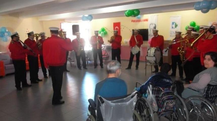 Engelliler, Doğum G&uuml;nlerinde Eğlendi