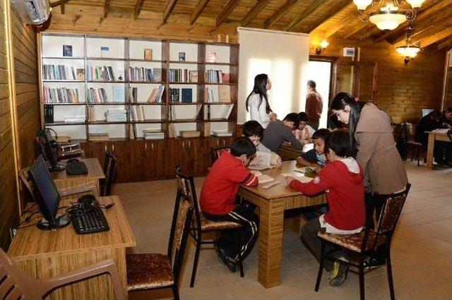 Adana ya 5 Mahalleye Okuma Salonu 1