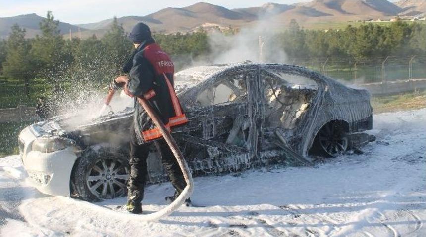 Seyir Halindeki Ara&ccedil; Alev Aldı