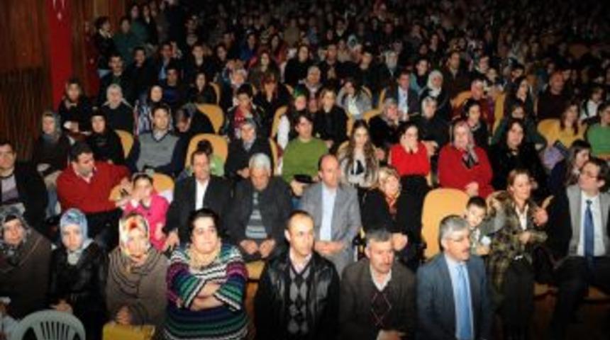 "Hey Onbeşli Bir T&uuml;rk&uuml; Değil Y&uuml;reklere Kan Damlatan Bir &Ccedil;anakkale Eseridir"