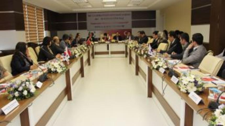 T&uuml;rkiye-G&uuml;ney Kore Demokratikleşme &Ccedil;alıştayı'nın &Uuml;&ccedil;&uuml;nc&uuml;s&uuml; Ger&ccedil;ekleştirildi