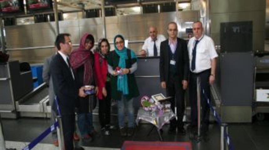 Havalimanında Yolculara Nevruz S&uuml;rprizi