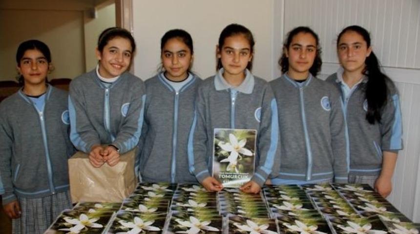 &Ouml;ğrencilerin Şiirleri Tomurcuk Olup &Ccedil;i&ccedil;ek A&ccedil;tı