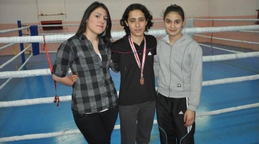 Turgut &Ouml;zal Boks Kul&uuml;b&uuml; Başarılarına Bir Yenisini Daha Ekledi