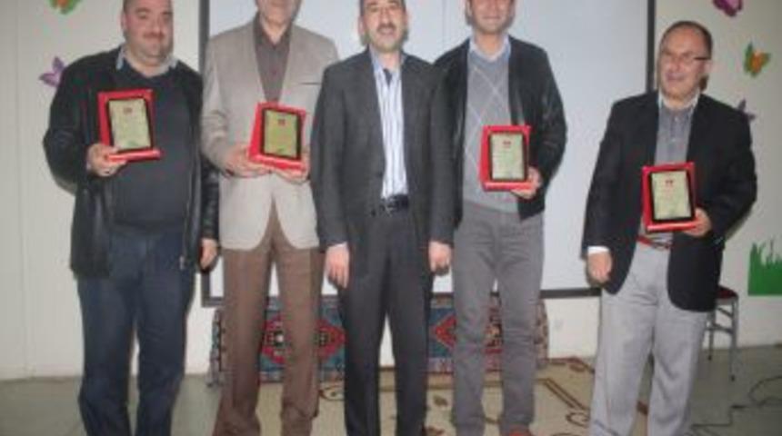 AKSİAD Sigarayı Bırakan &Uuml;yelerine Plaket Verdi