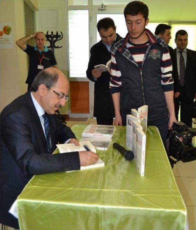 Tekden Y&ouml;netim Kurulu Başkanı Kemal Tekden &lsquo;insanın Sırrı&rsquo; İsimli Kitabını Tanıttı 1