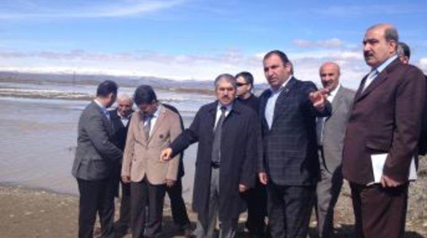 Vali &Ccedil;ınar Taşkınlara Dikkat &Ccedil;ekti: &Ouml;nemli Olan Vatandaşımızın Can G&uuml;venliği