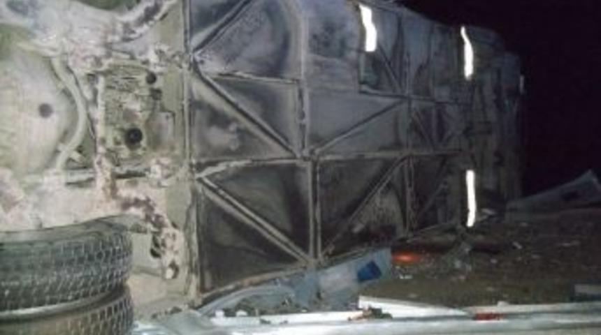 Uşak'ta Trafik Kazası: 7 &Ouml;l&uuml;, 10 Yaralı