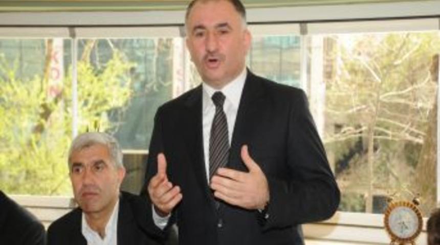 AK Parti&rsquo;den Yaşlılar Haftası Jesti