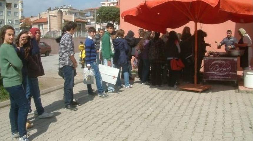 &Ouml;ğretmen Ve Arkadaşlarını Unutmadılar