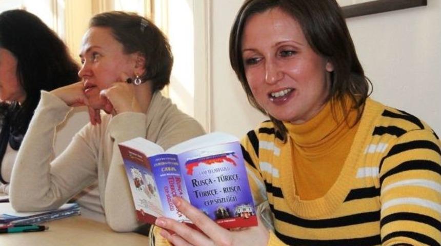 Yabancı Gelinler T&uuml;rk&ccedil;e &Ouml;ğreniyor