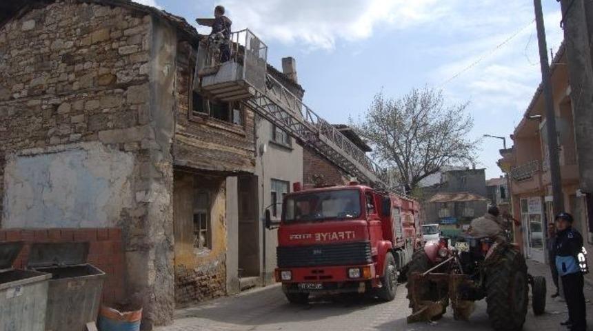 İtfaiye Harabe Binalar İ&ccedil;in Seferber Oldu