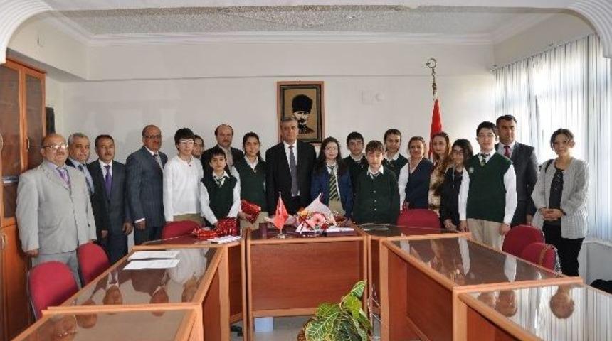 Kaymakamdan &Ouml;ğrencilere Altın