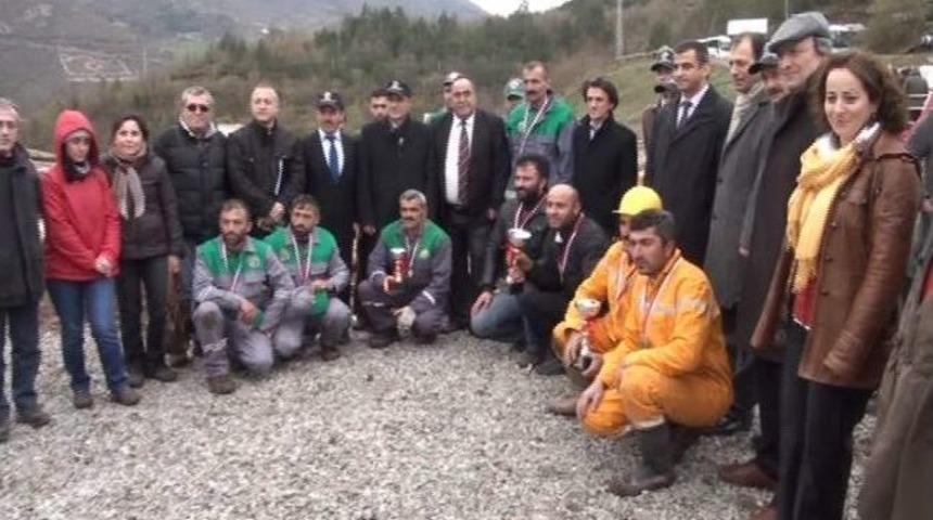 Artvin&rsquo;de Tomruk Kesme Yarışması D&uuml;zenlendi