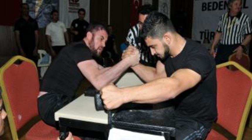 Engelli Sporcular, Bilek G&uuml;reşi Yaptı