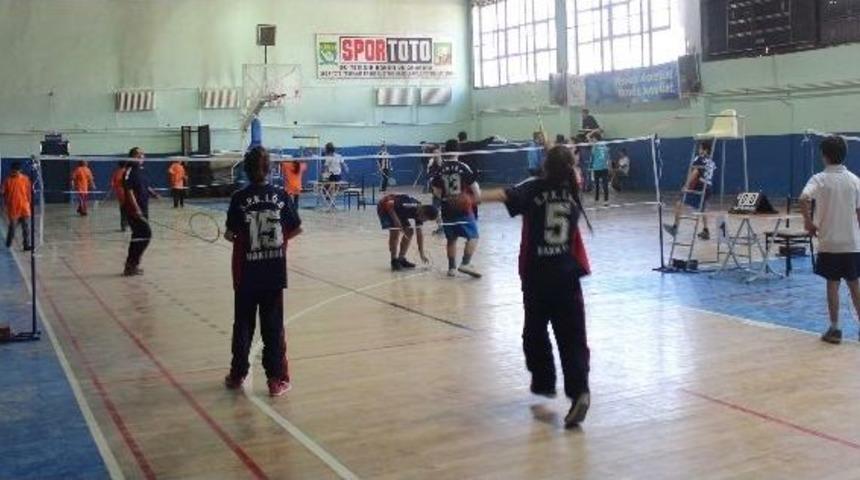 Hakkari&rsquo;de Badminton M&uuml;sabakaları Tamamlandı