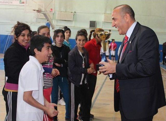 Hakkari’de Badminton Müsabakaları Tamamlandı