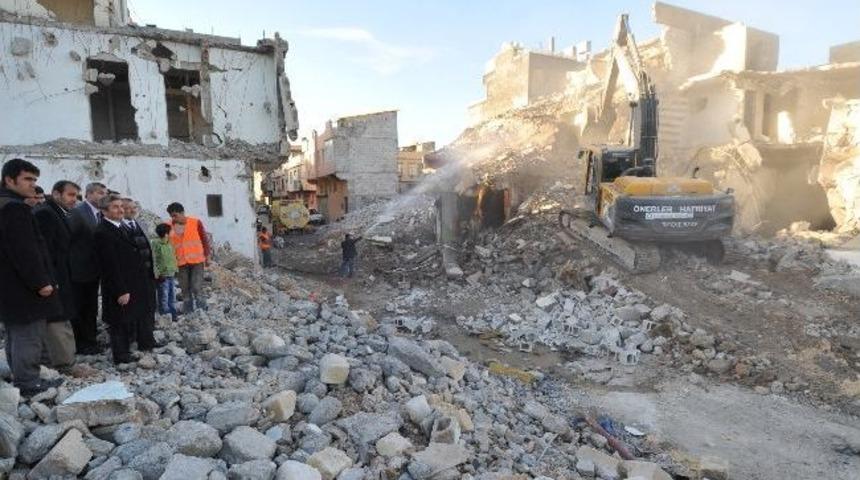 Başkan Tahmazoğlu Kentsel D&ouml;n&uuml;ş&uuml;mde 2000&rsquo;inci Evi Kendisi Yıktı