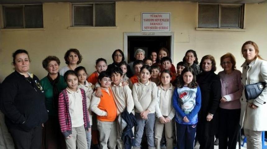 &Ouml;zel Kardelen Koleji &Ouml;ğrenciler Yardımsevenler Derneği'ni Ziyaret Etti