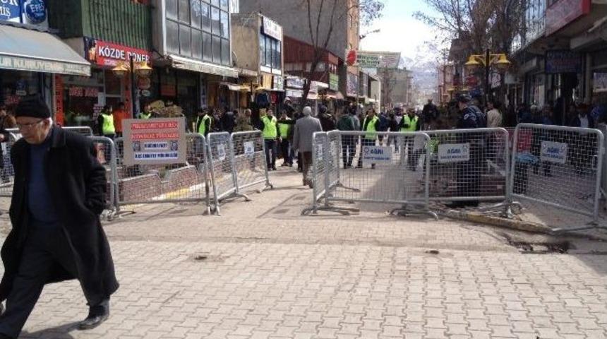 Polisten Nevruz&rsquo;a Katılanlara Lokma Tatlısı