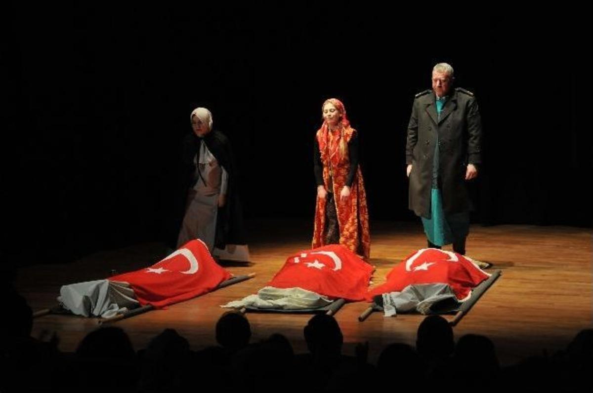 Ke&ccedil;i&ouml;ren Belediyesi Tiyatrosu'nun 'şad Olan Ruhlar' Oyunu B&uuml;y&uuml;k Beğeni Topladı