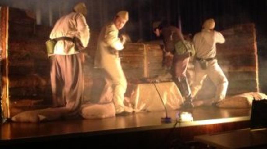 &lsquo;Bir Hilal Uğruna Batan G&uuml;neşler&rsquo; Sincan'da Sahnelendi