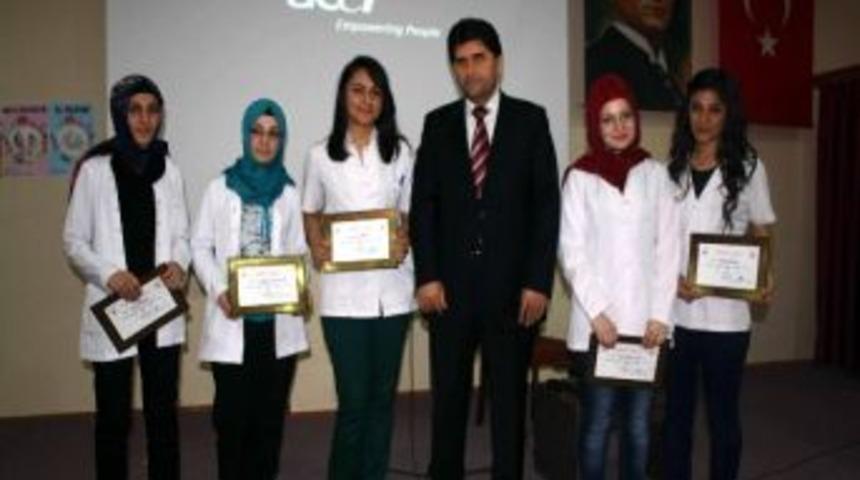 Derbent'te İlkokul &Ouml;ğrencilerine Diş Fır&ccedil;ası Ve Macun Dağıtıldı