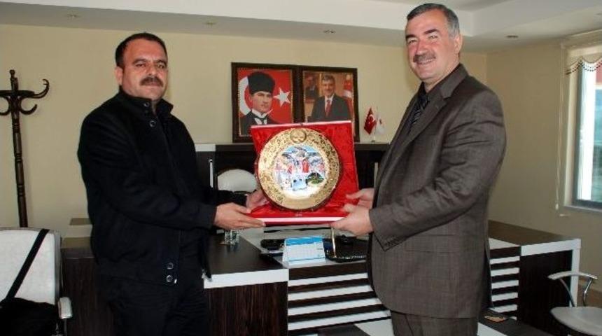 Başkan Turanlı&rsquo;dan İşadamlarına Plaket