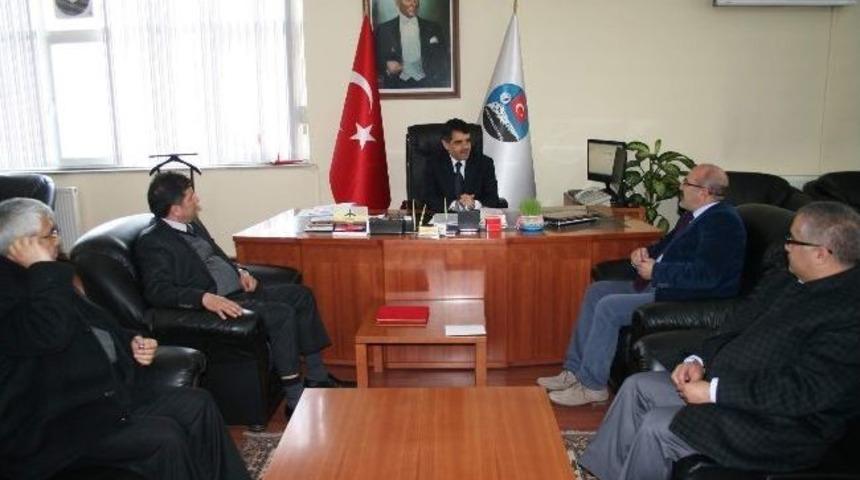 Azerbaycan K&uuml;lt&uuml;r Ve Dayanışma Derneği&rsquo;nden Başkan Bozkuş&rsquo;a &Ccedil;emeni Ve Nevruz Meyvesi