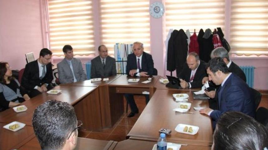 Vali Yurdakul &Ouml;ğrencilerle Bir Araya Geldi